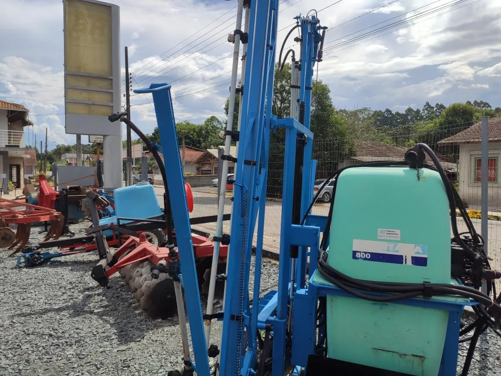 PULVERIZADOR MONTANA 800 LITROS COM 16 METROS DE BARRA