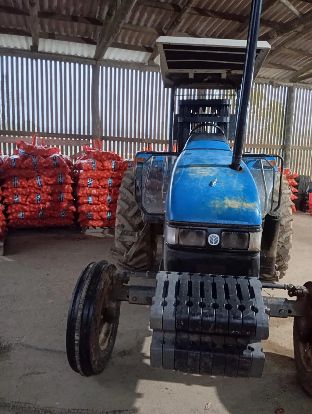 Trator New Holland TL65 Turbinado ano 2001