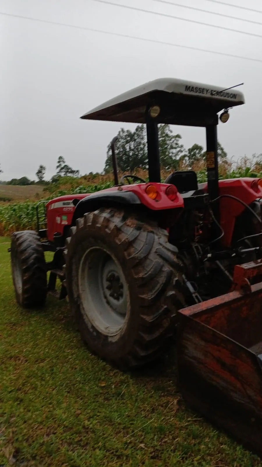 Trator Massey Ferguson 4275 Turbinado ano 2011