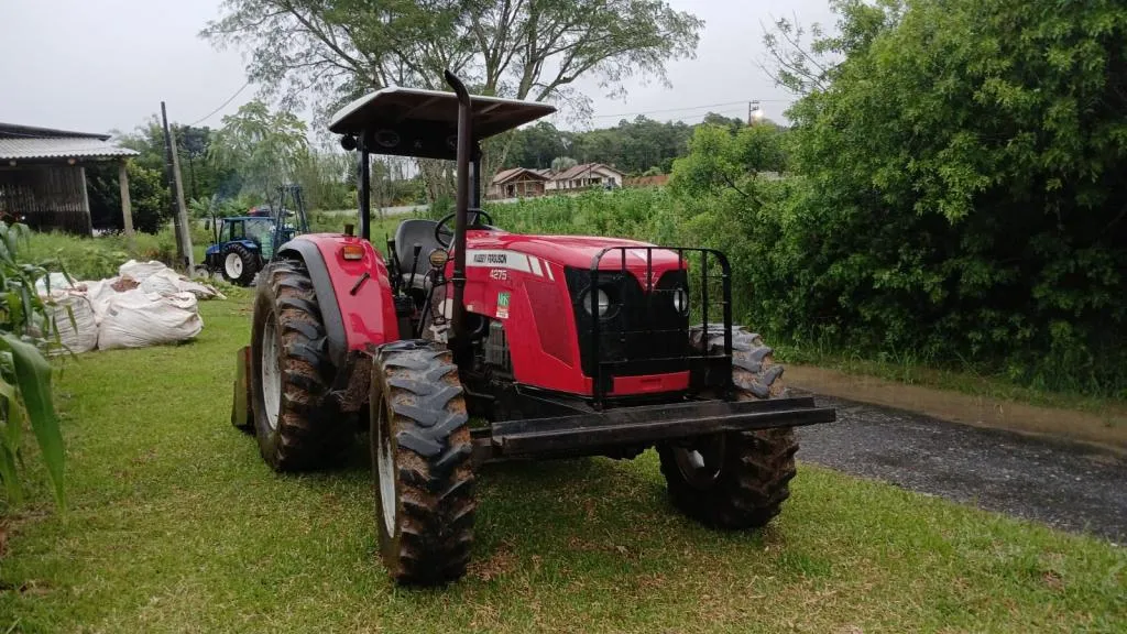 Trator Massey Ferguson 4275 Turbinado ano 2011