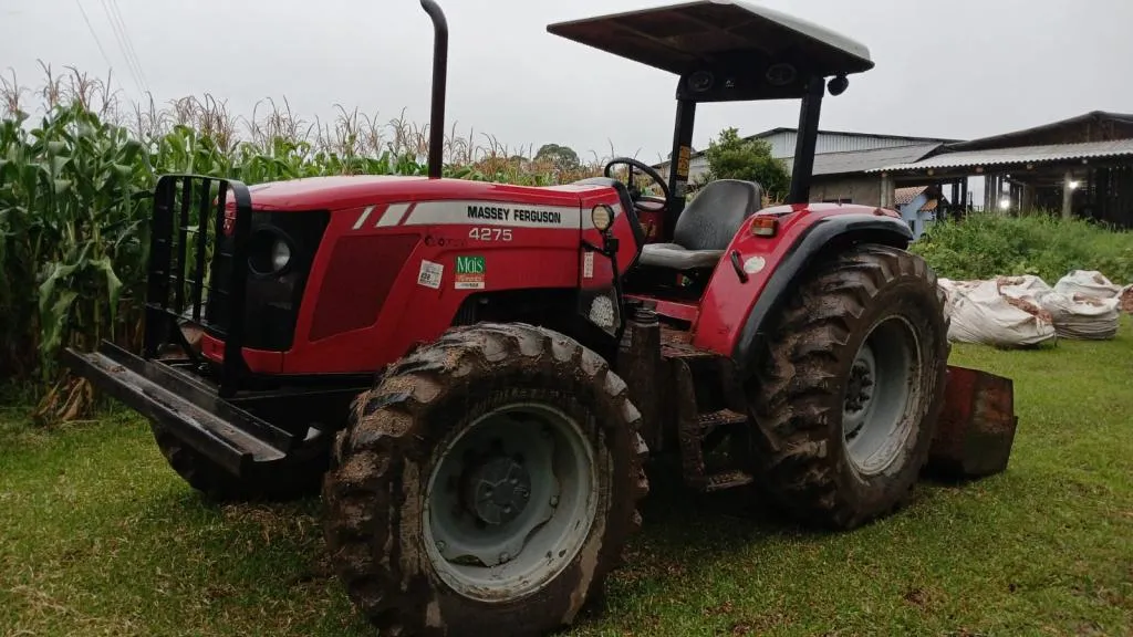 Trator Massey Ferguson 4275 Turbinado ano 2011