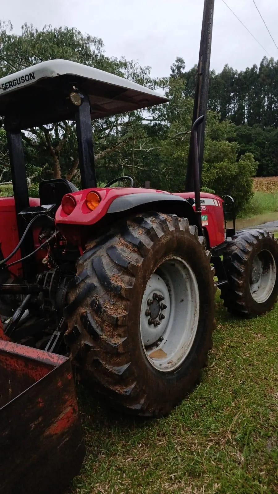 Trator Massey Ferguson 4275 Turbinado ano 2011