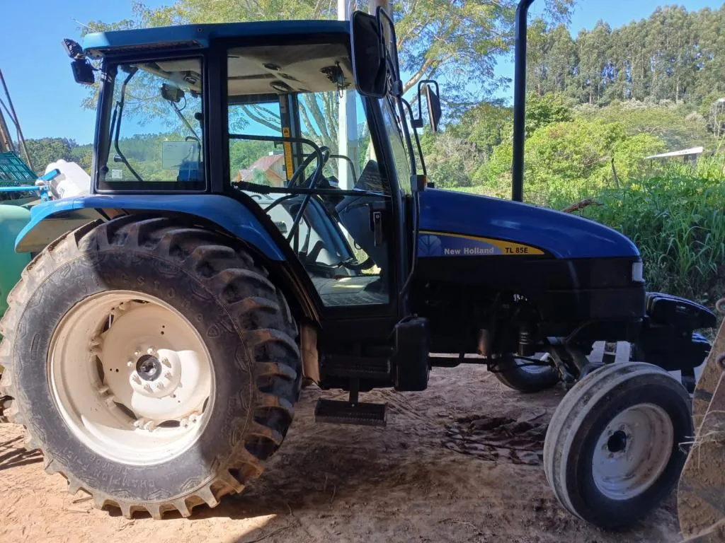 Trator New Holland TL 80 ano 2001 Gabine Original