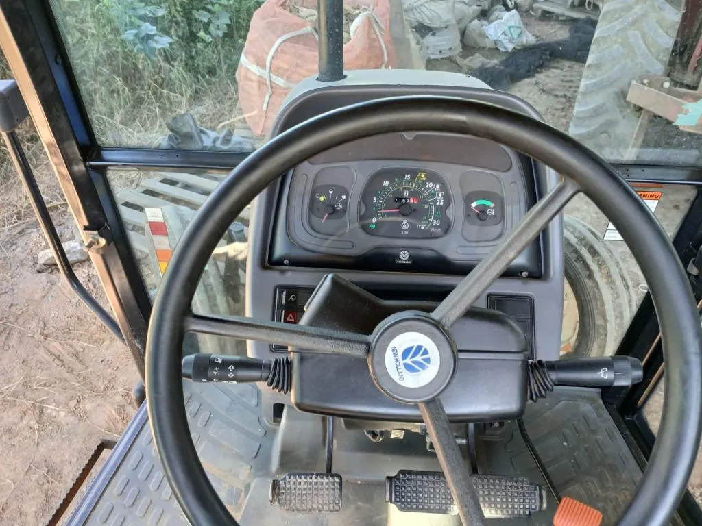 Trator New Holland TL 80 ano 2001 Gabine Original