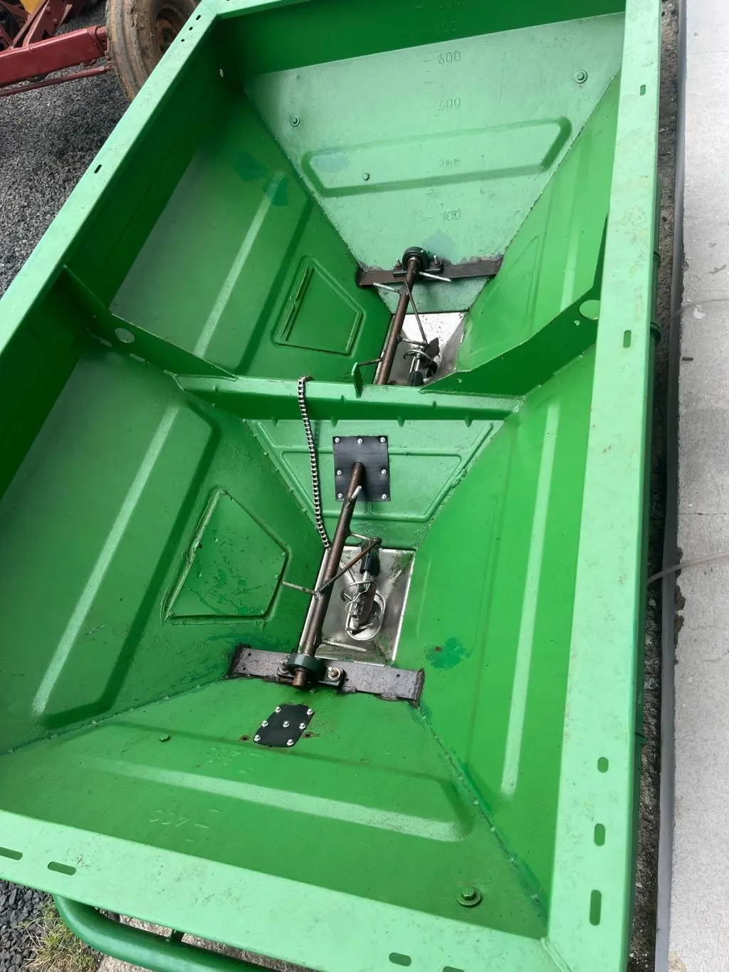 Espalhador de adubo Amazone 1200 kg duplo com pistão hidráulico 