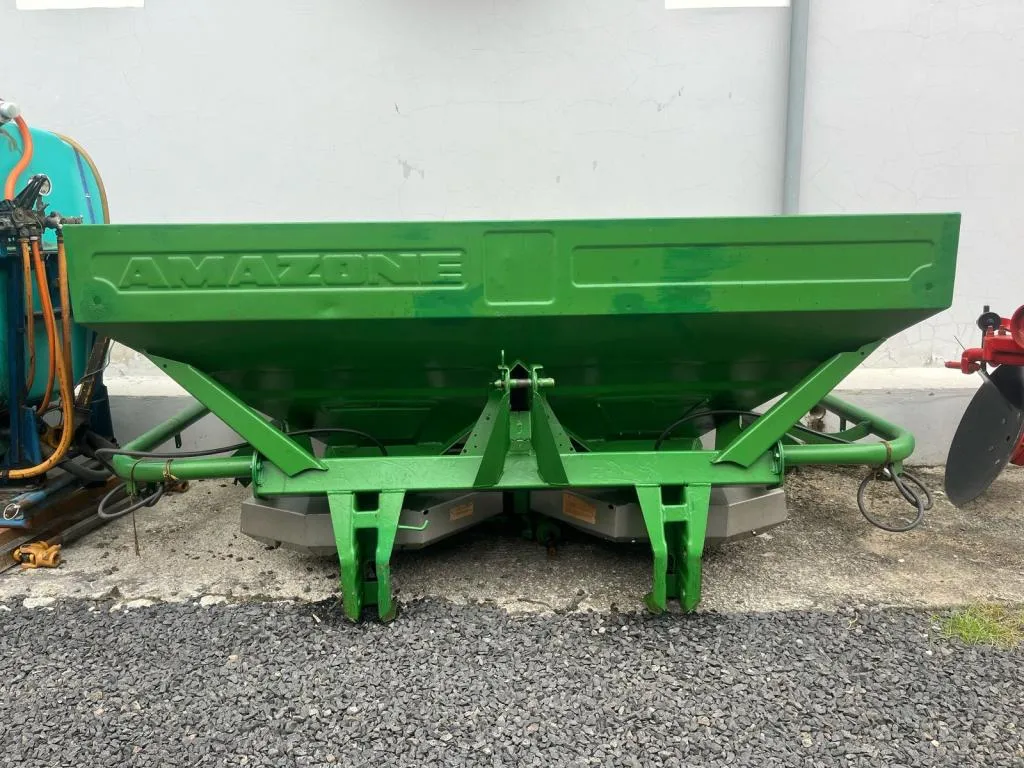 Espalhador de adubo Amazone 1200 kg duplo com pistão hidráulico 