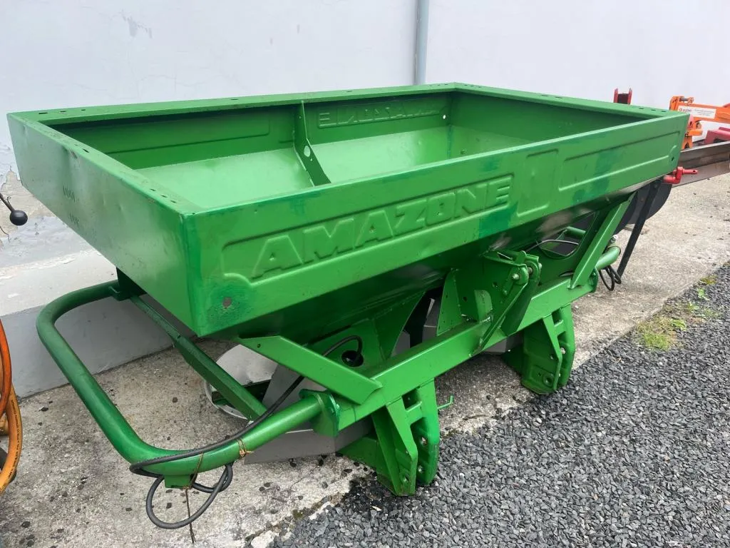 Espalhador de adubo Amazone 1200 kg duplo com pistão hidráulico 