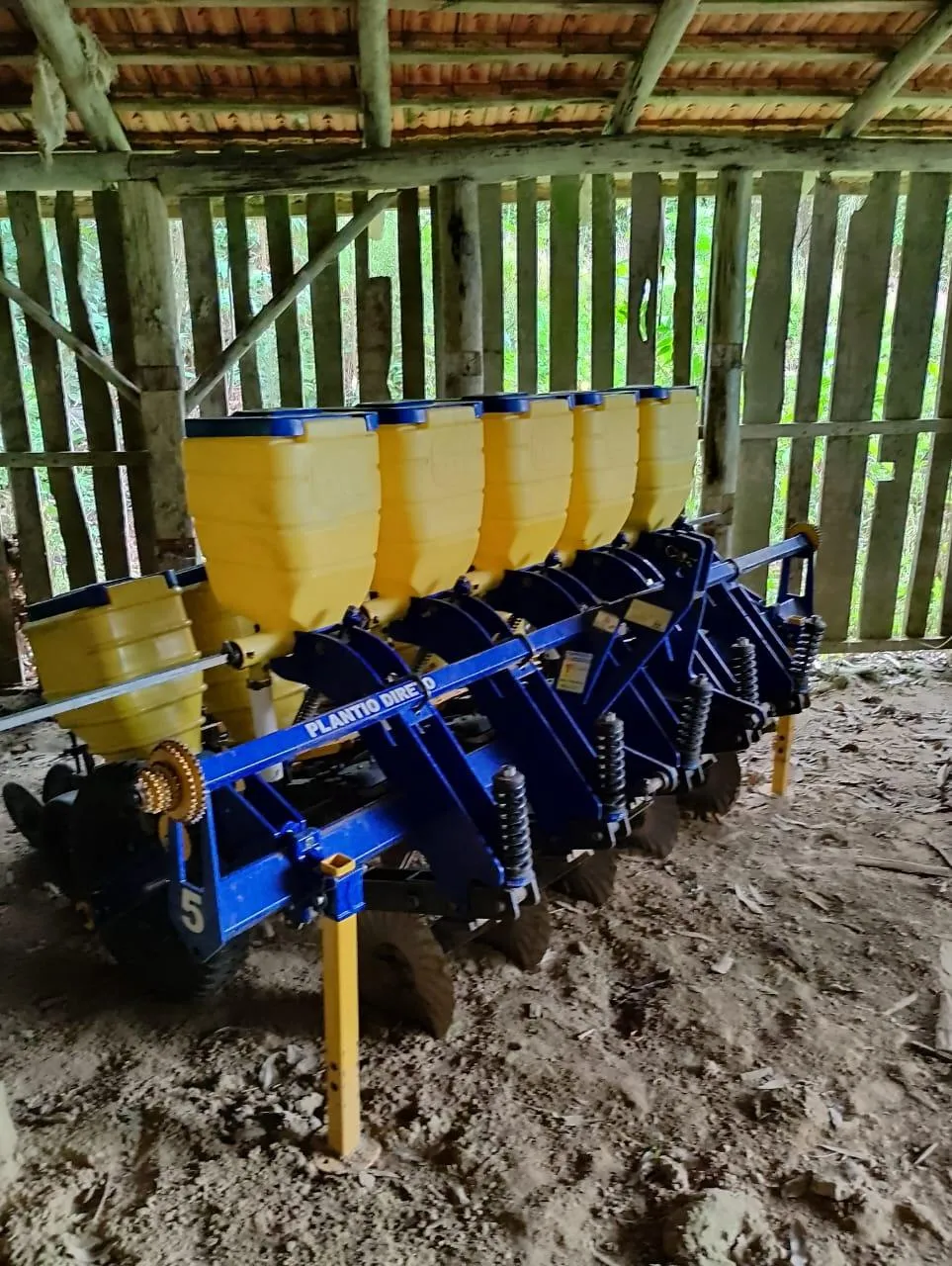 Plantadeira Tatu modelo PHL 5 linhas ano 2019