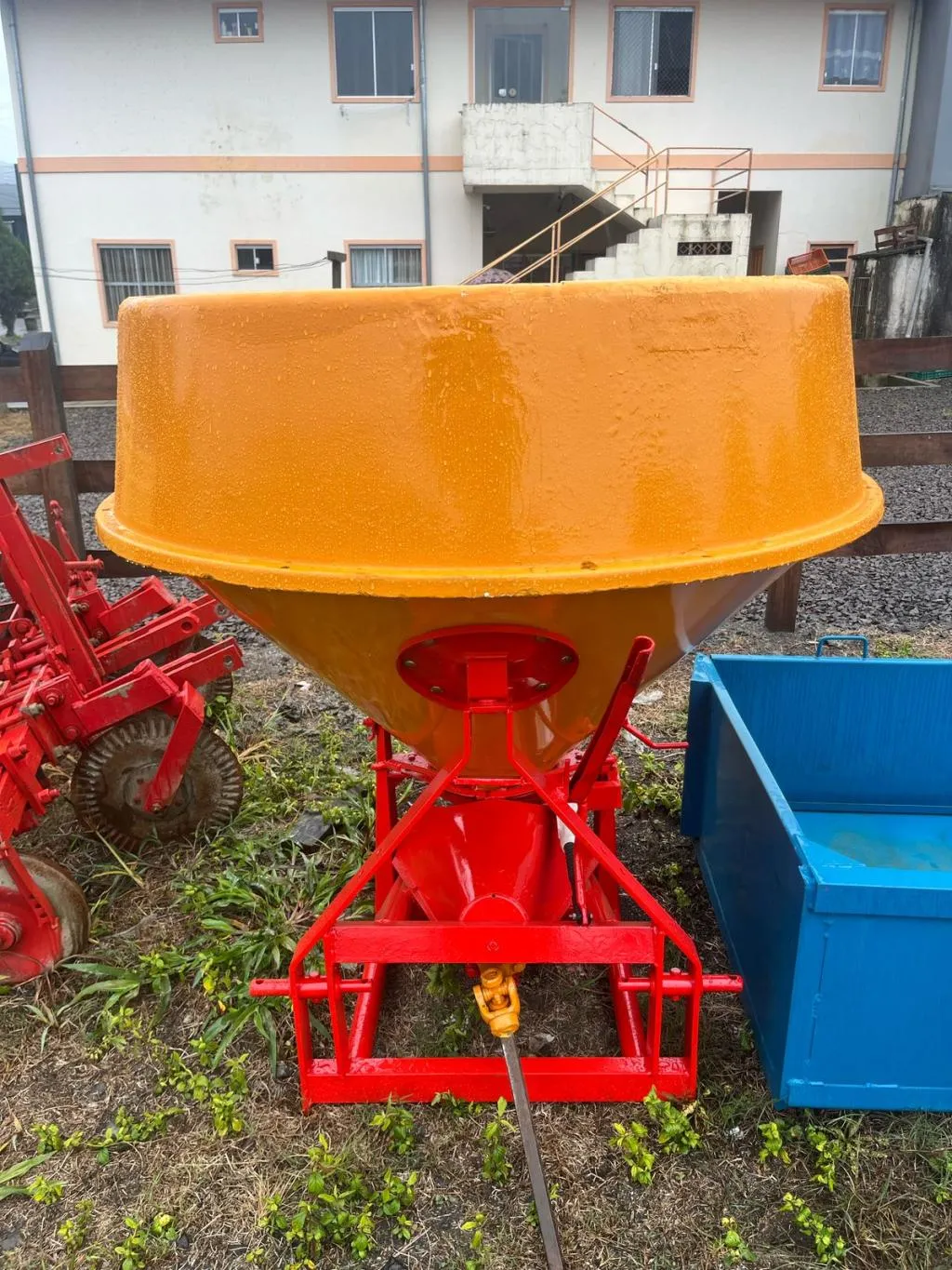 Espalhador de adubo e sementes Vicon PSPP 603 com rabeta