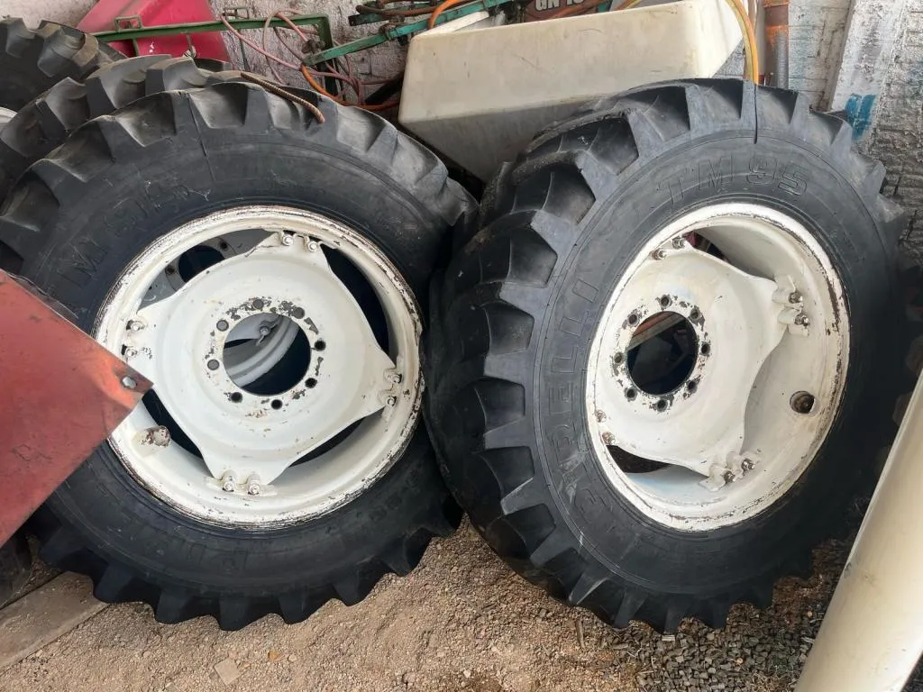 Par de pneus 14 9 28 traseiros para trator com aros 