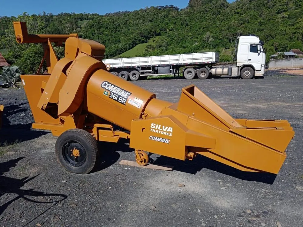 Colhedeira de milho 01 linha p/ trator - Novo