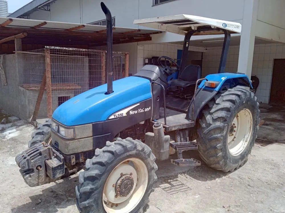 Trator 4x4 New Holland TL55 motor de 55cv (Revisado)