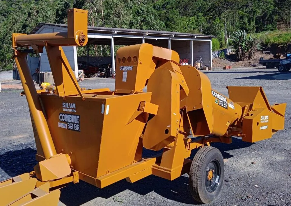Colhedeira de milho 01 linha p/ trator - Novo