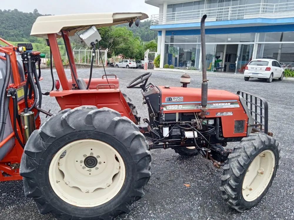 Trator 4x4 Yanmar Agritech 1050 turbo motor 03 cilindros 50cv