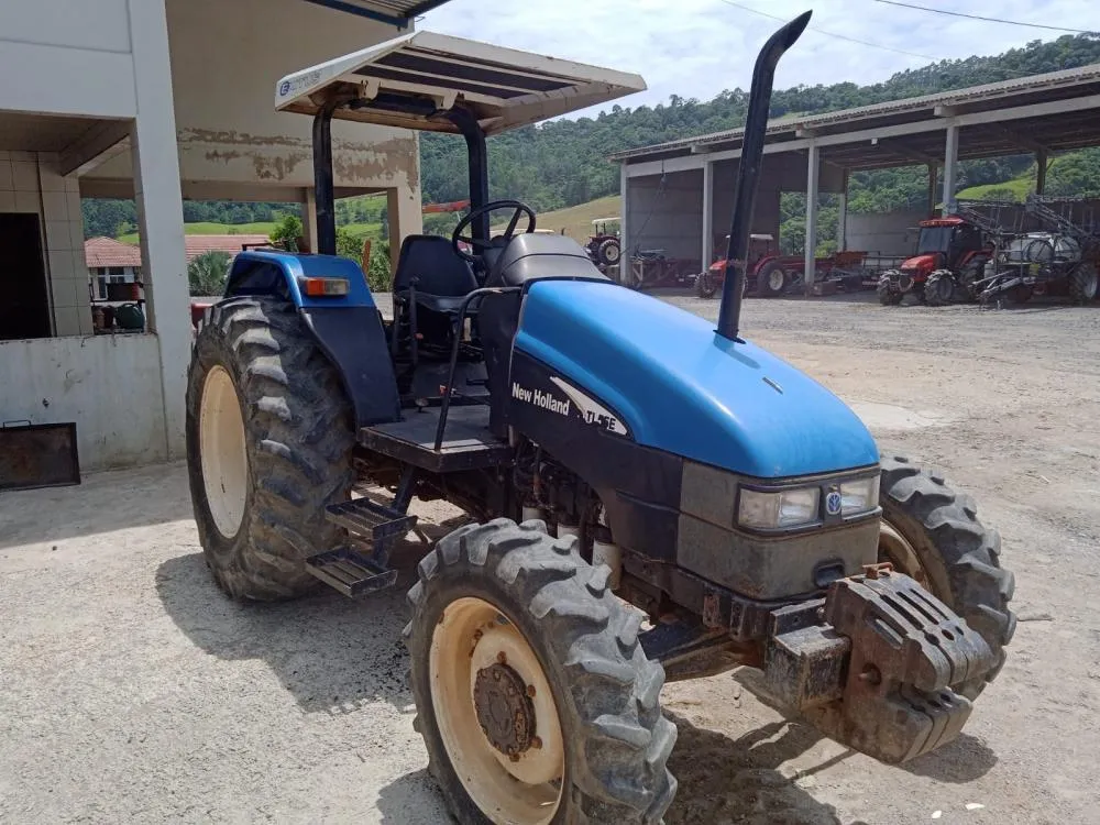 Trator 4x4 New Holland TL55 motor de 55cv (Revisado)