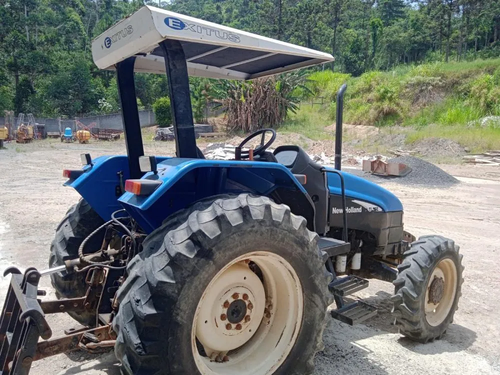 Trator 4x4 New Holland TL55 motor de 55cv (Revisado)