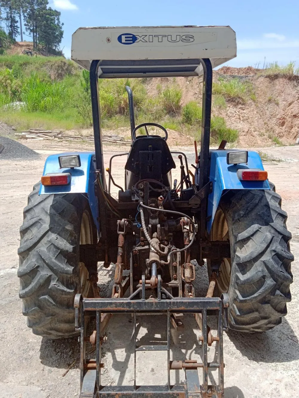 Trator 4x4 New Holland TL55 motor de 55cv (Revisado)