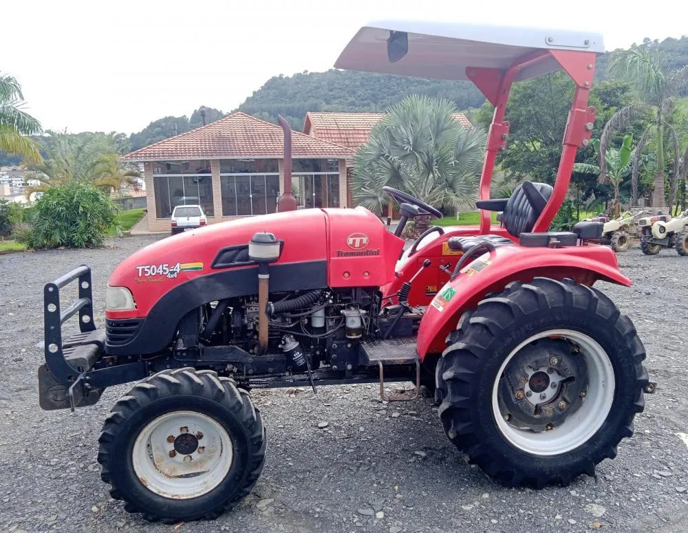 Trator 4x4 Tramontini motor 04 cilindros 50cv - Revisado