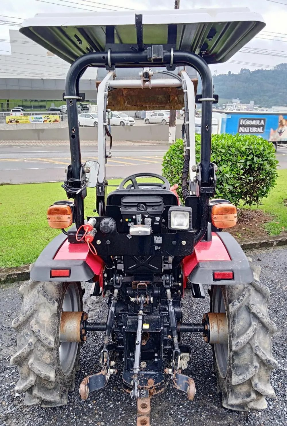Trator 4x4 Solis 26 com concha frontal, motor 03 cilindros 25cv - Revisado