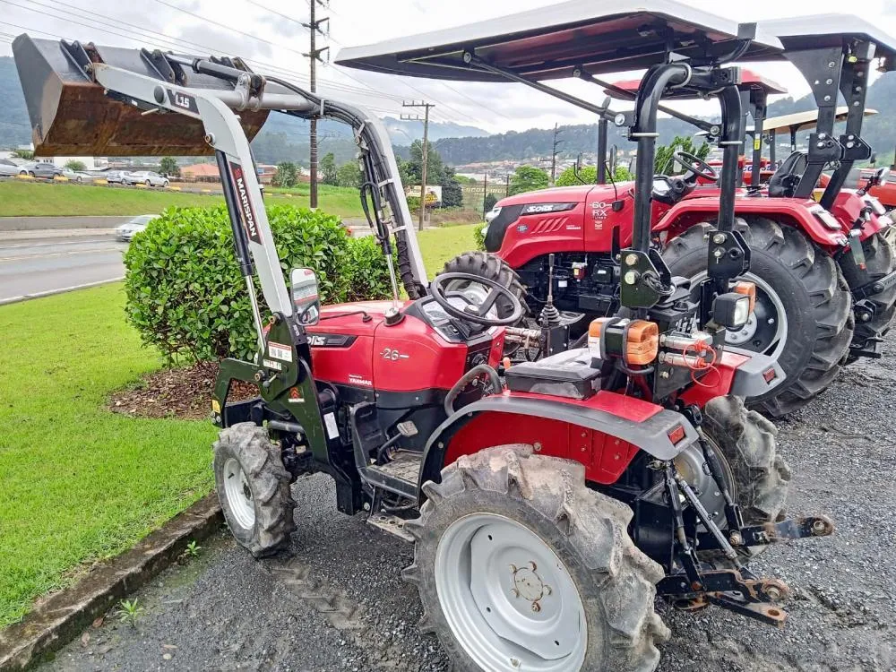 Trator 4x4 Solis 26 com concha frontal, motor 03 cilindros 25cv - Revisado