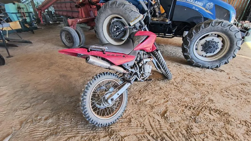 Moto Bros 125 para trilha