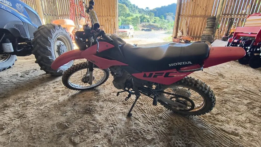 Moto Bros 125 para trilha