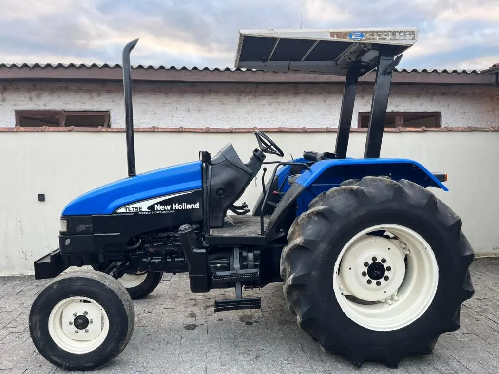 Trator New Holland TL 75 2004 