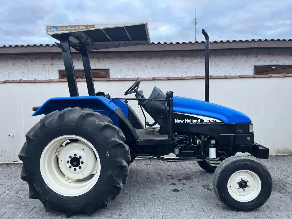 Trator New Holland TL 75 2004 
