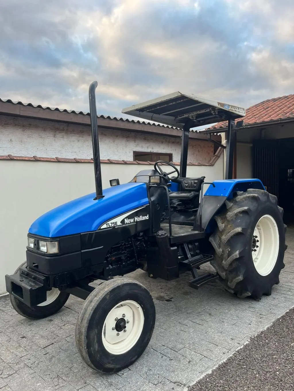 Trator New Holland TL 75 2004 