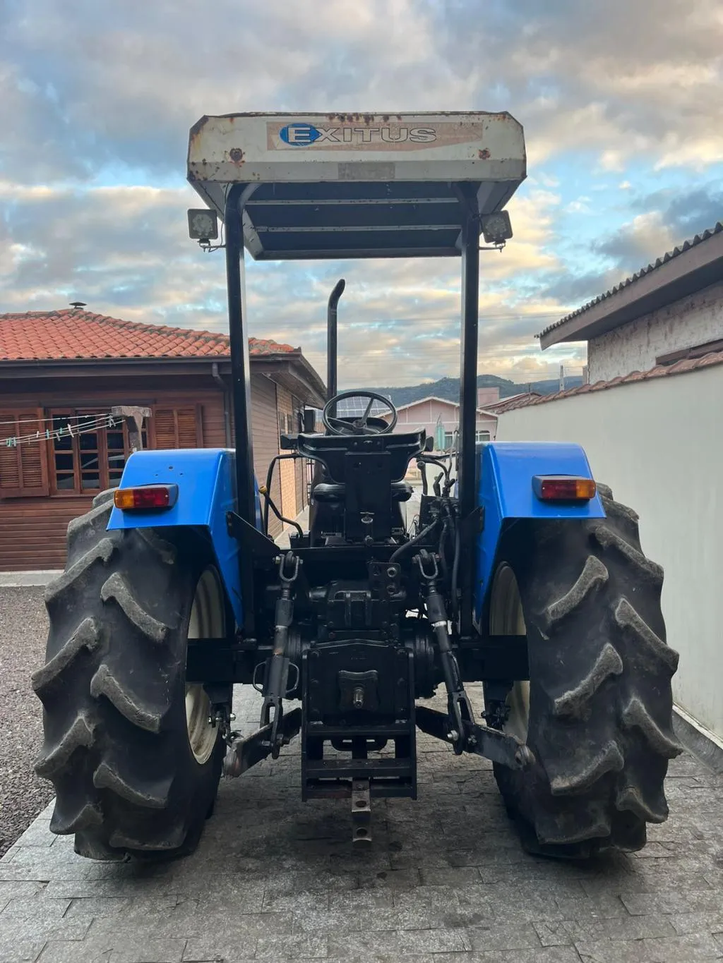 Trator New Holland TL 75 2004 