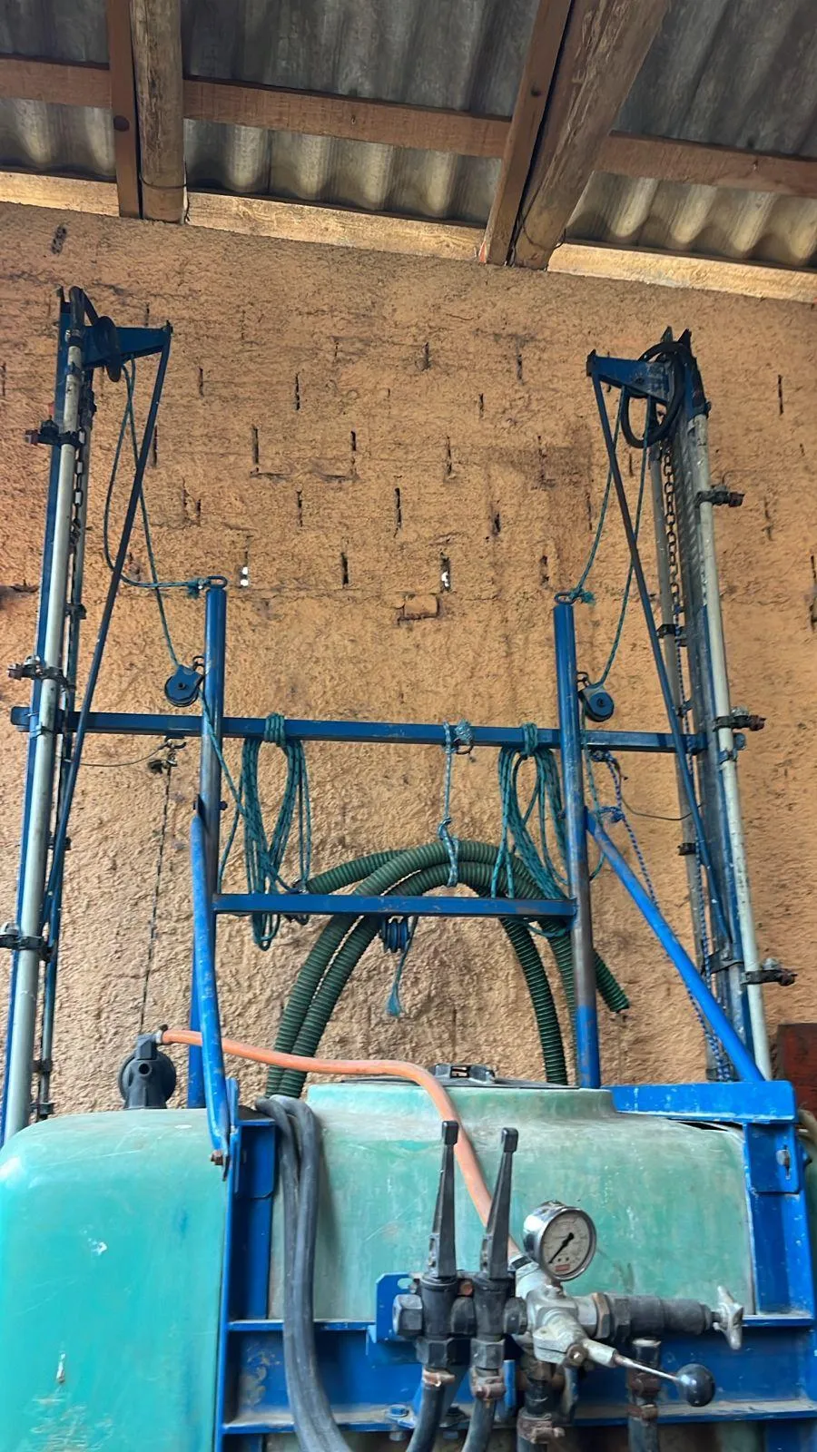 Pulverizador Montana 600 Litros barra alta Manual