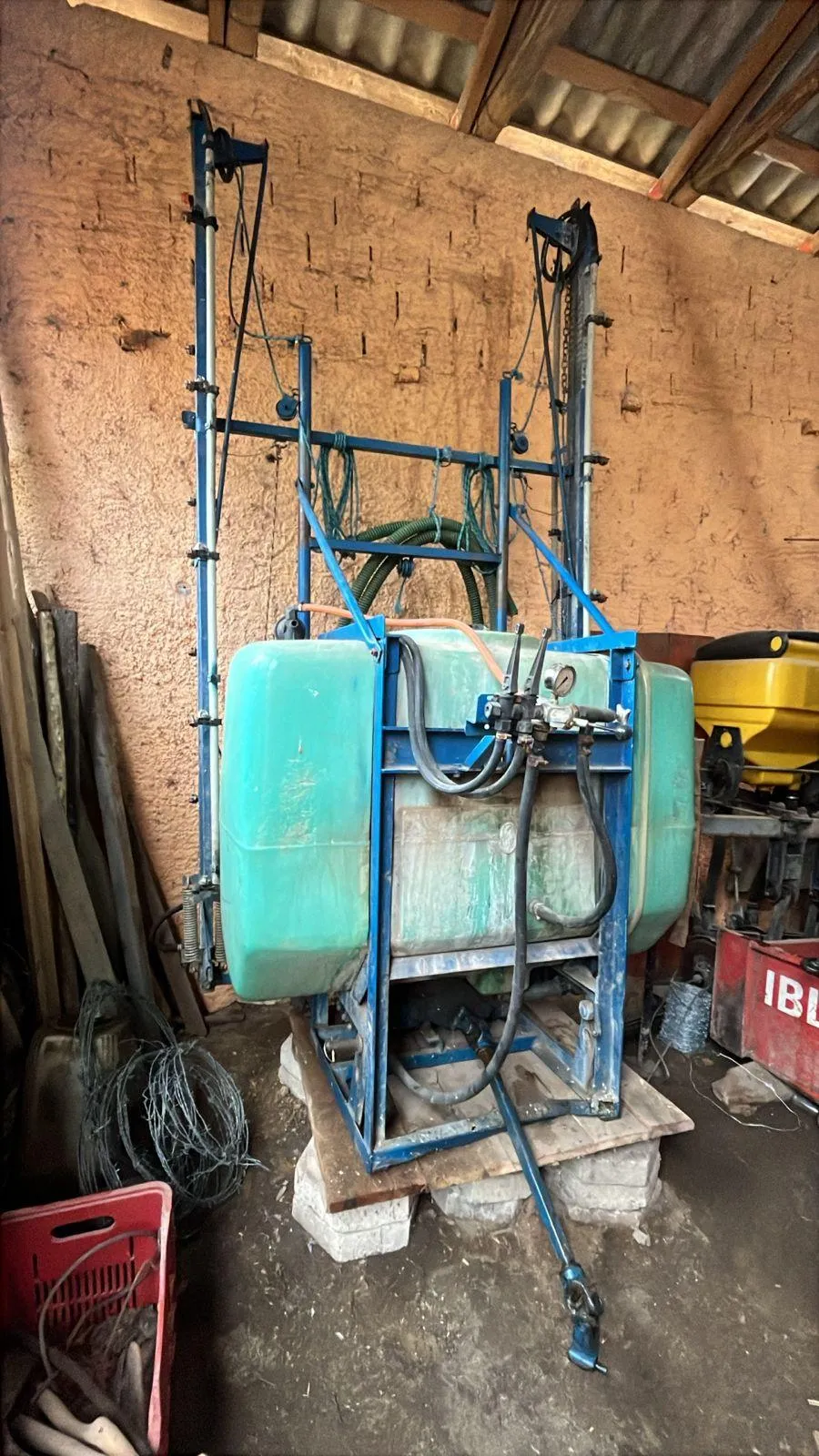 Pulverizador Montana 600 Litros barra alta Manual