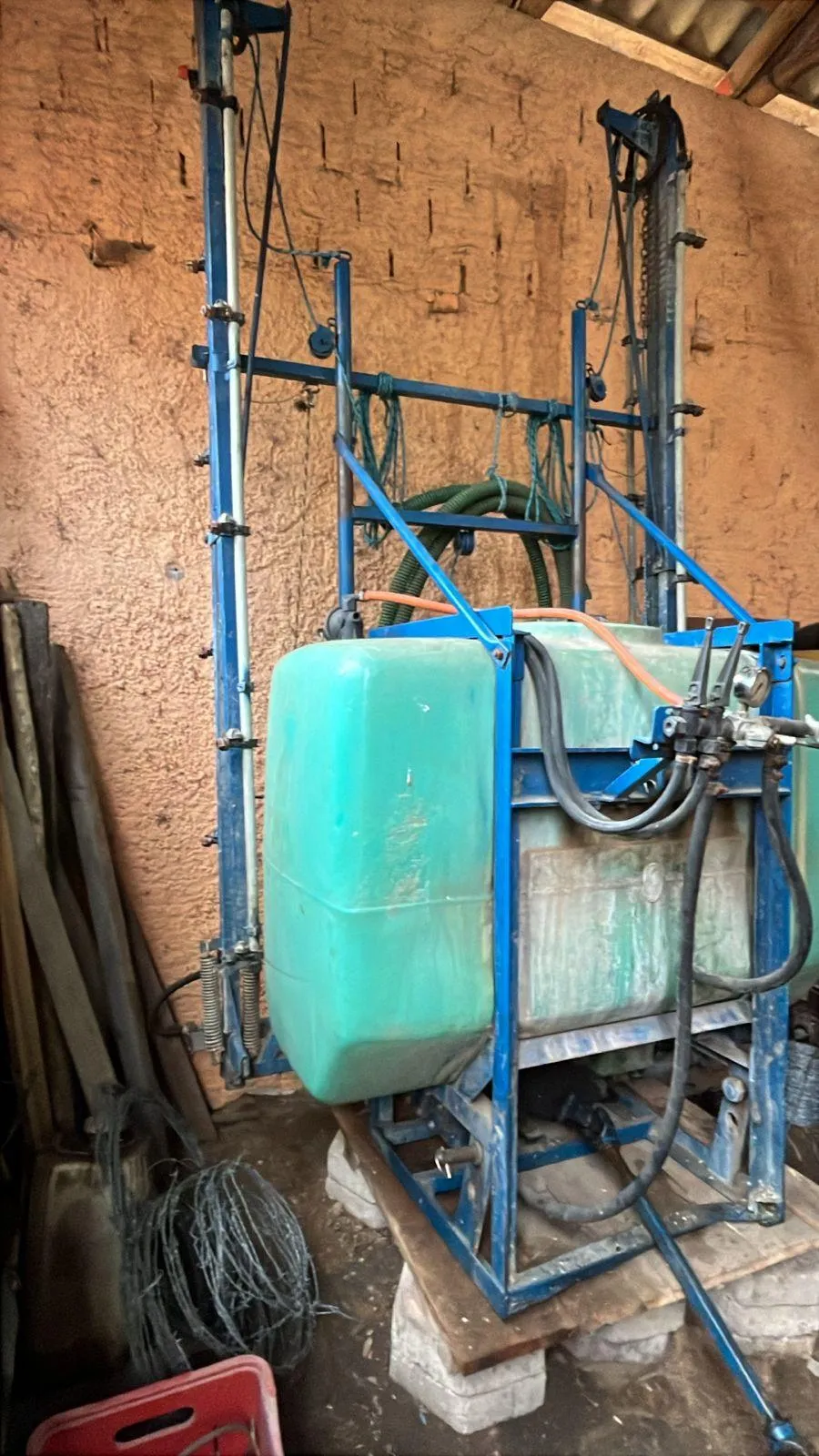 Pulverizador Montana 600 Litros barra alta Manual