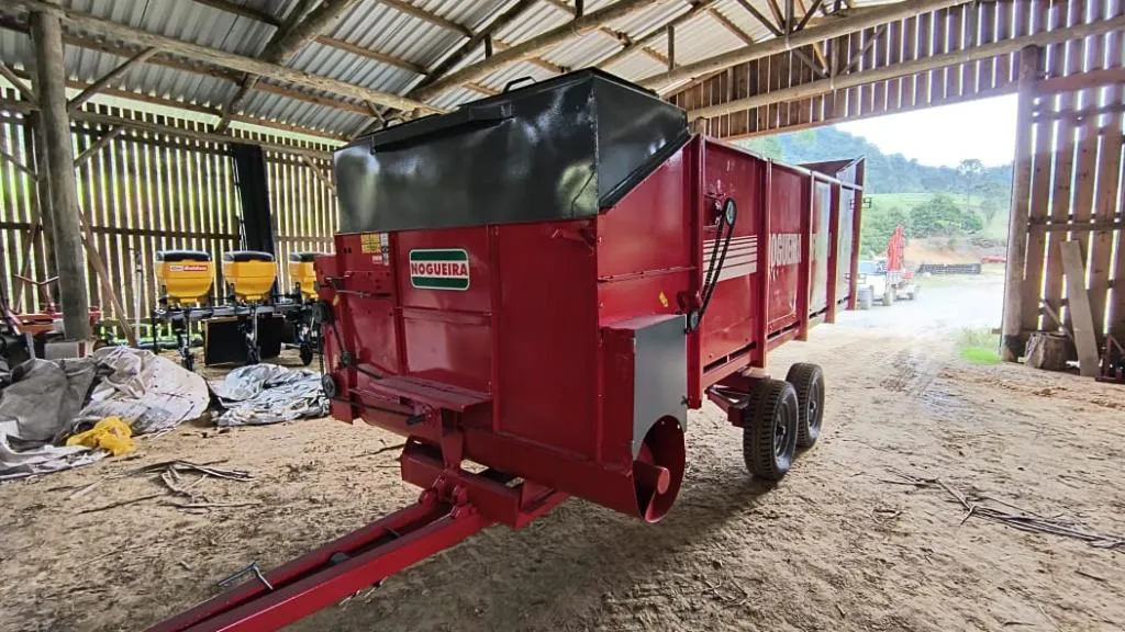 Vagão Forrageiro Nogueira VFN 8000 com misturador