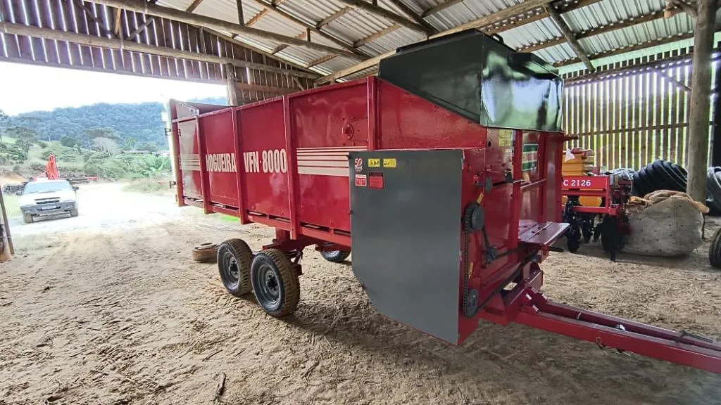 Vagão Forrageiro Nogueira VFN 8000 com misturador