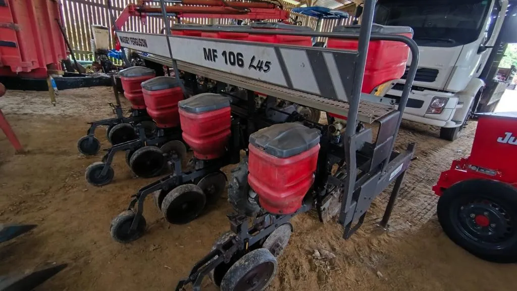 PLANTADEIRA 4 LINHAS MF 106