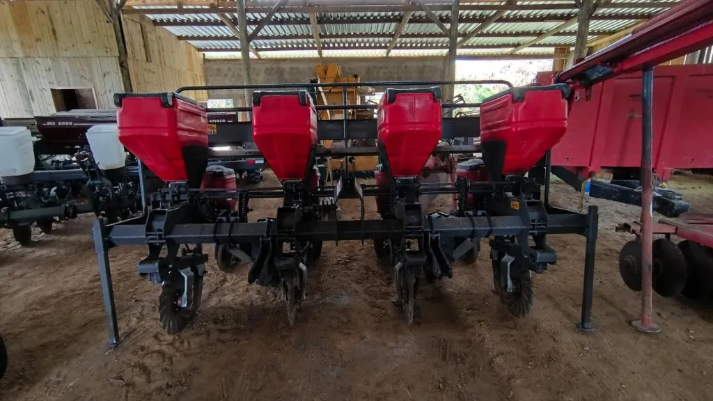 PLANTADEIRA 4 LINHAS MF 106