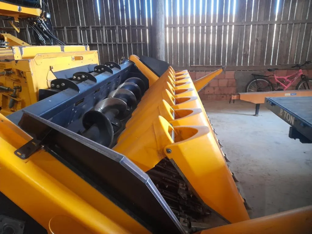 Colheitadeira New Holland Modelo TC 5070 Ano 2018 com Plataforma 20 pés Plataforma milho 9 linhas Chupim Caretinha de transporte