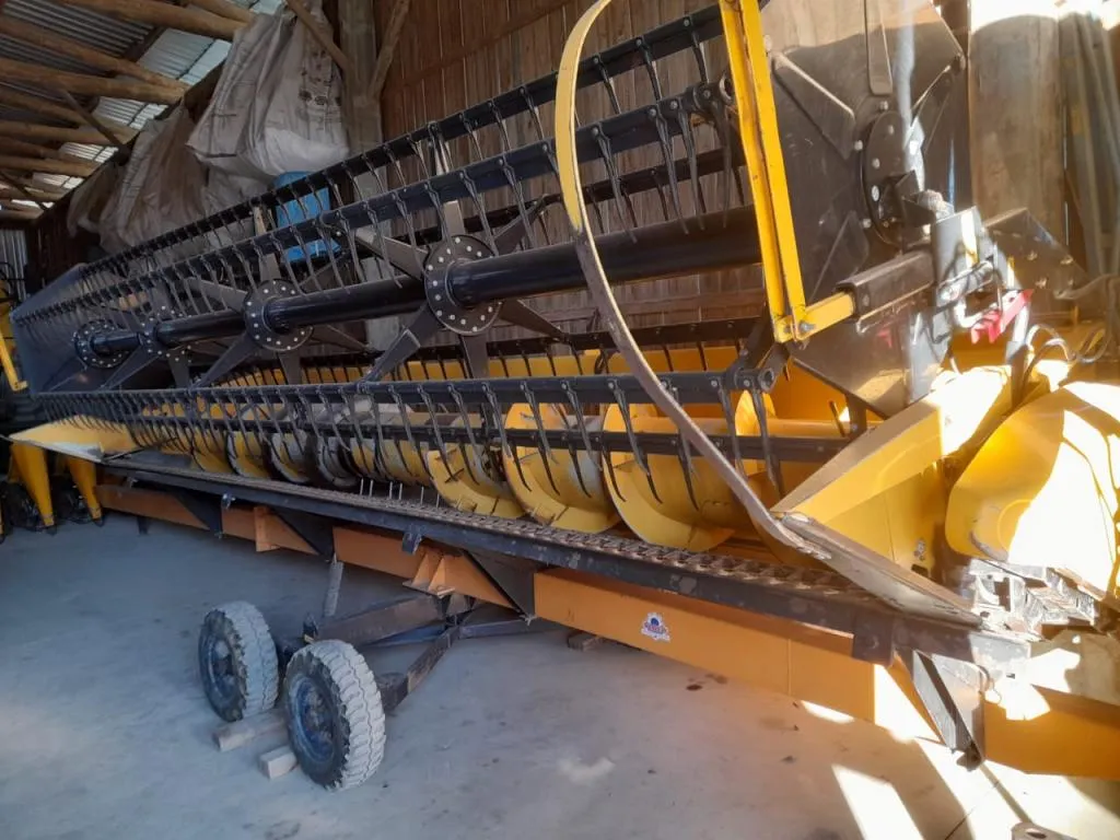 Colheitadeira New Holland Modelo TC 5070 Ano 2018 com Plataforma 20 pés Plataforma milho 9 linhas Chupim Caretinha de transporte