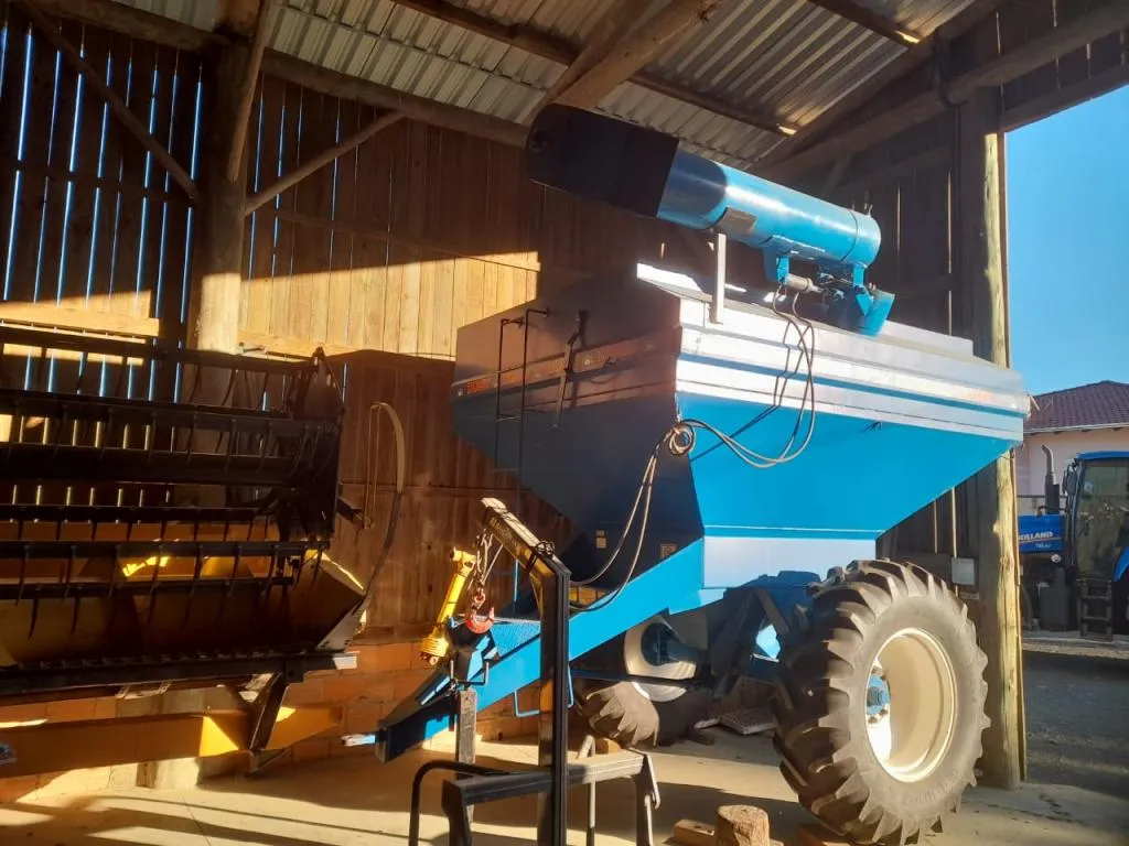 Colheitadeira New Holland Modelo TC 5070 Ano 2018 com Plataforma 20 pés Plataforma milho 9 linhas Chupim Caretinha de transporte