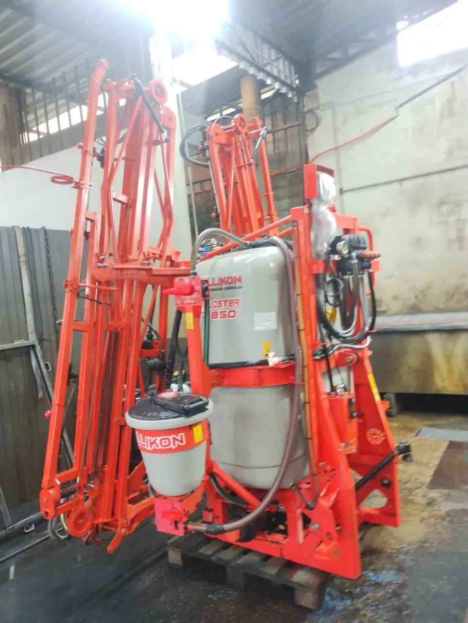 Pulverizador Allikon ELÉTRICO comando sem fio 800 litros 17 metros