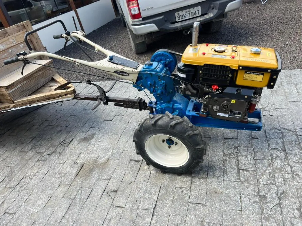 Microtrator Tobata 13 cv com carreta  Motor novo com nota fiscal búfalo 13 cv 