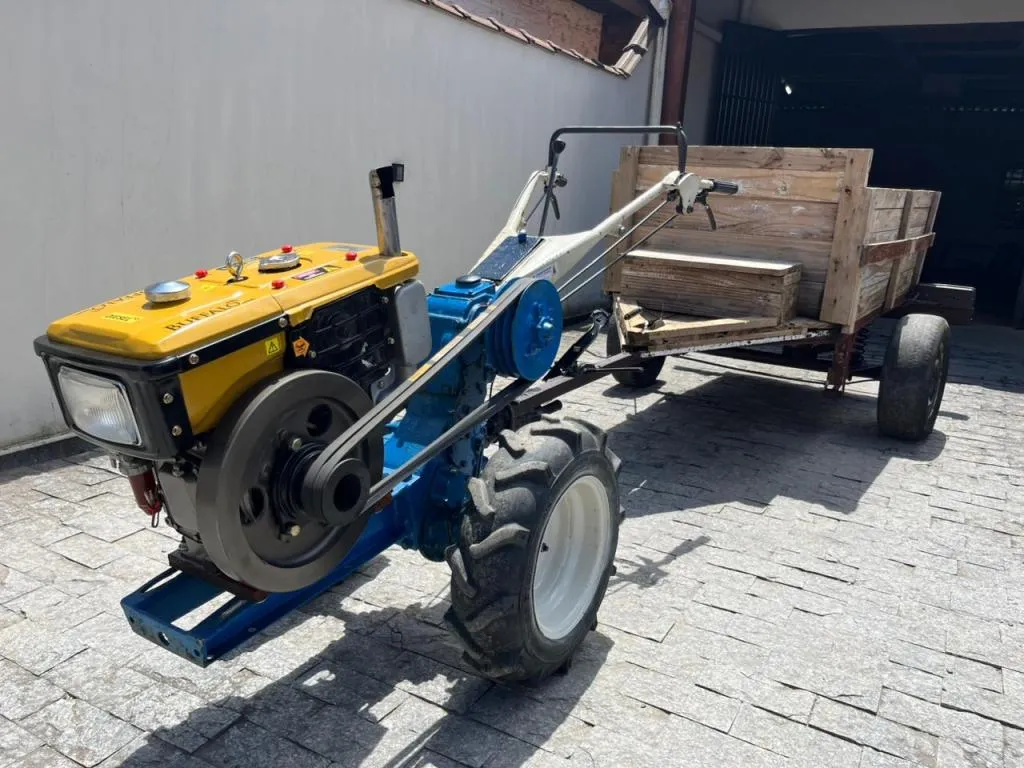 Microtrator Tobata 13 cv com carreta  Motor novo com nota fiscal búfalo 13 cv 