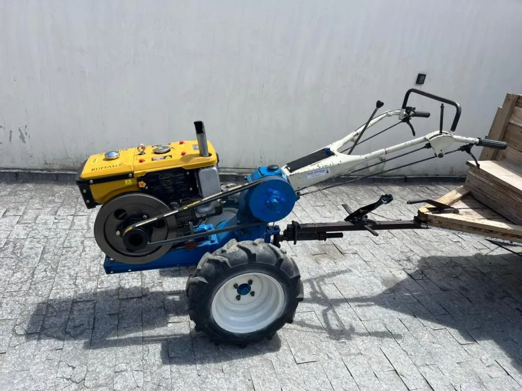 Microtrator Tobata 13 cv com carreta  Motor novo com nota fiscal búfalo 13 cv 
