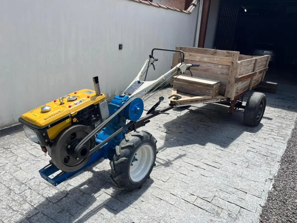 Microtrator Tobata 13 cv com carreta  Motor novo com nota fiscal búfalo 13 cv 
