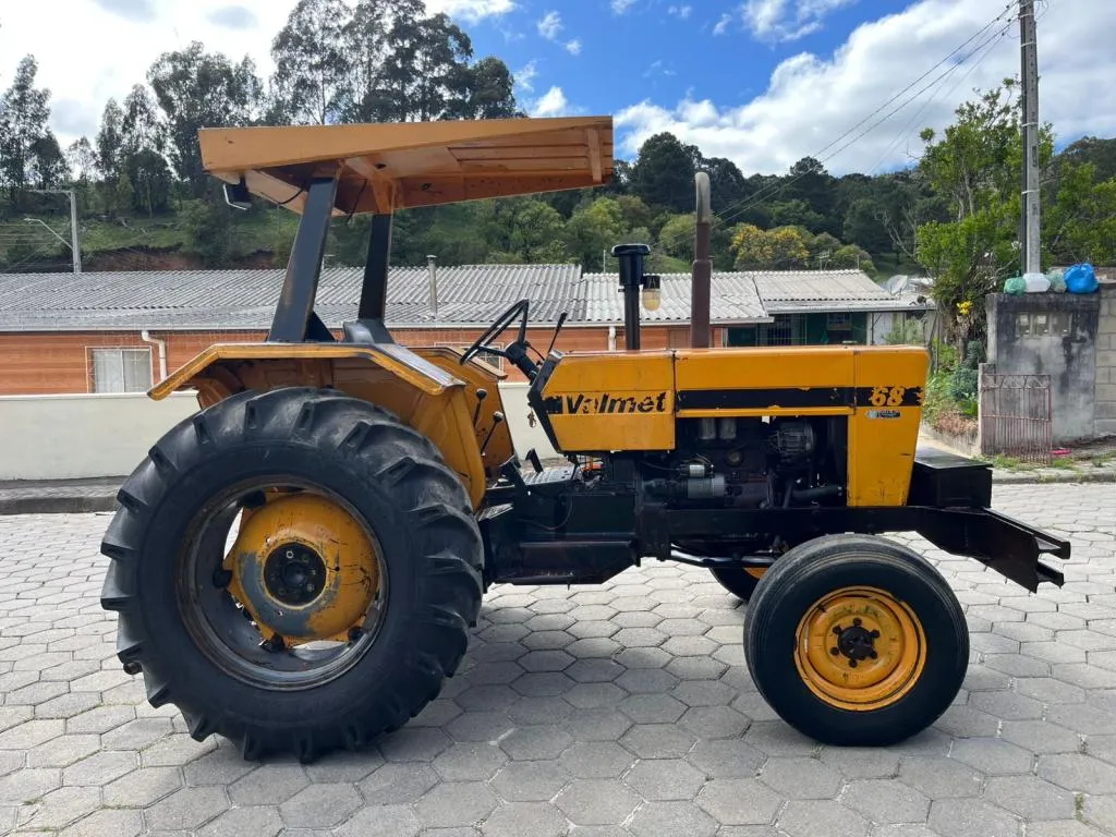 Trator Valmet 68  Série prata  Direção hidráulica  Embreagem dupla 