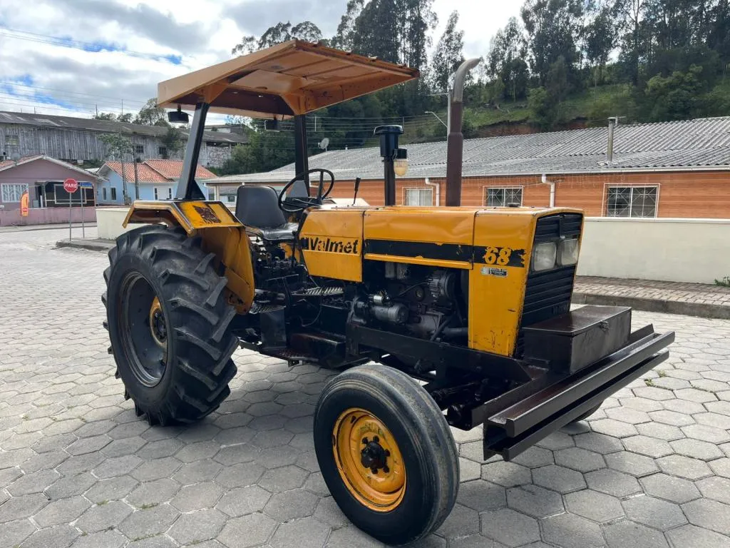 Trator Valmet 68  Série prata  Direção hidráulica  Embreagem dupla 