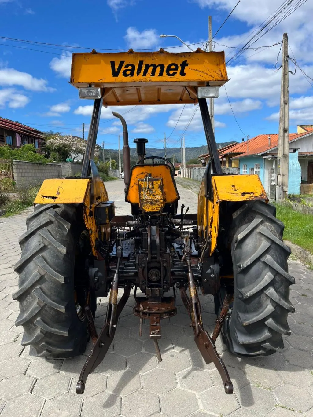 Trator Valmet 68  Série prata  Direção hidráulica  Embreagem dupla 