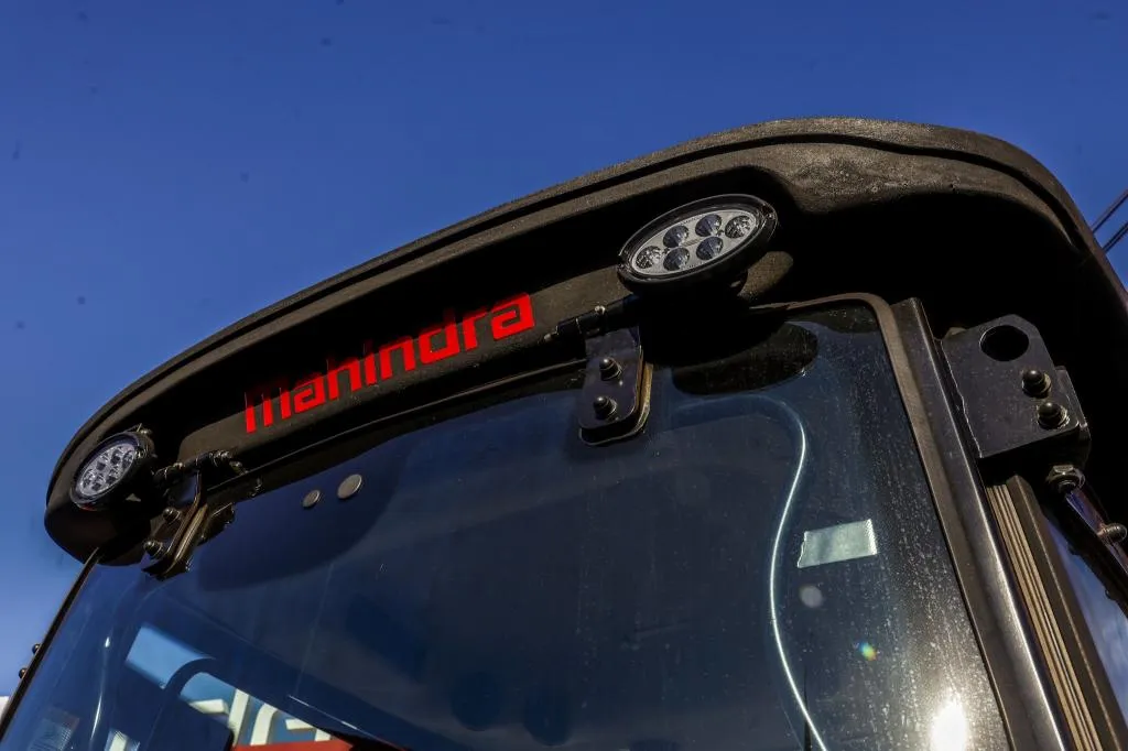 Trator Mahindra 6075