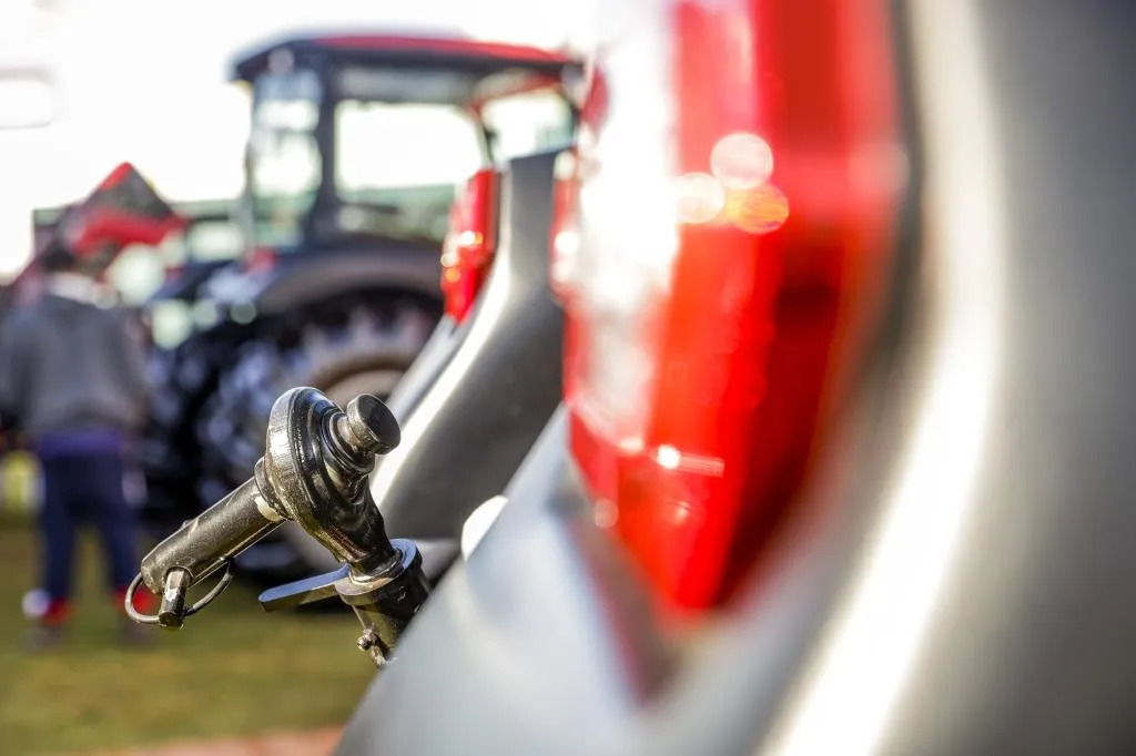 Trator Mahindra 6075